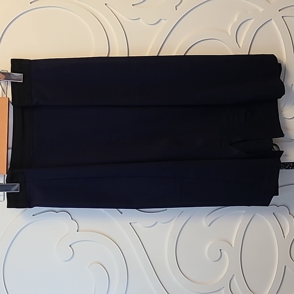 🌟3 for $30 🌟 Navy Skirt - 2X - Picture 3 of 8